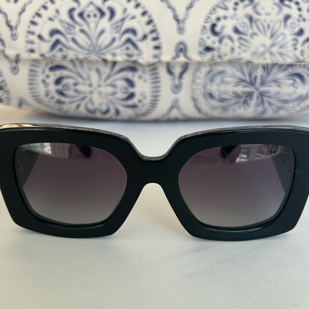 Chanel | Women’s Black Sunglasses  – Excellent Condition - Picture 4 of 11